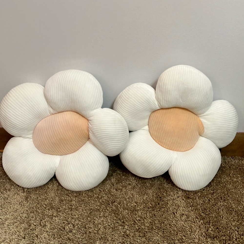 SHEIN White and yellow Flower headrest cushions